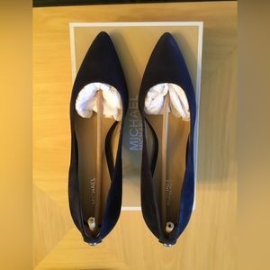 MICHAEL KORS NAVY SUEDE 3” MID PUMP
